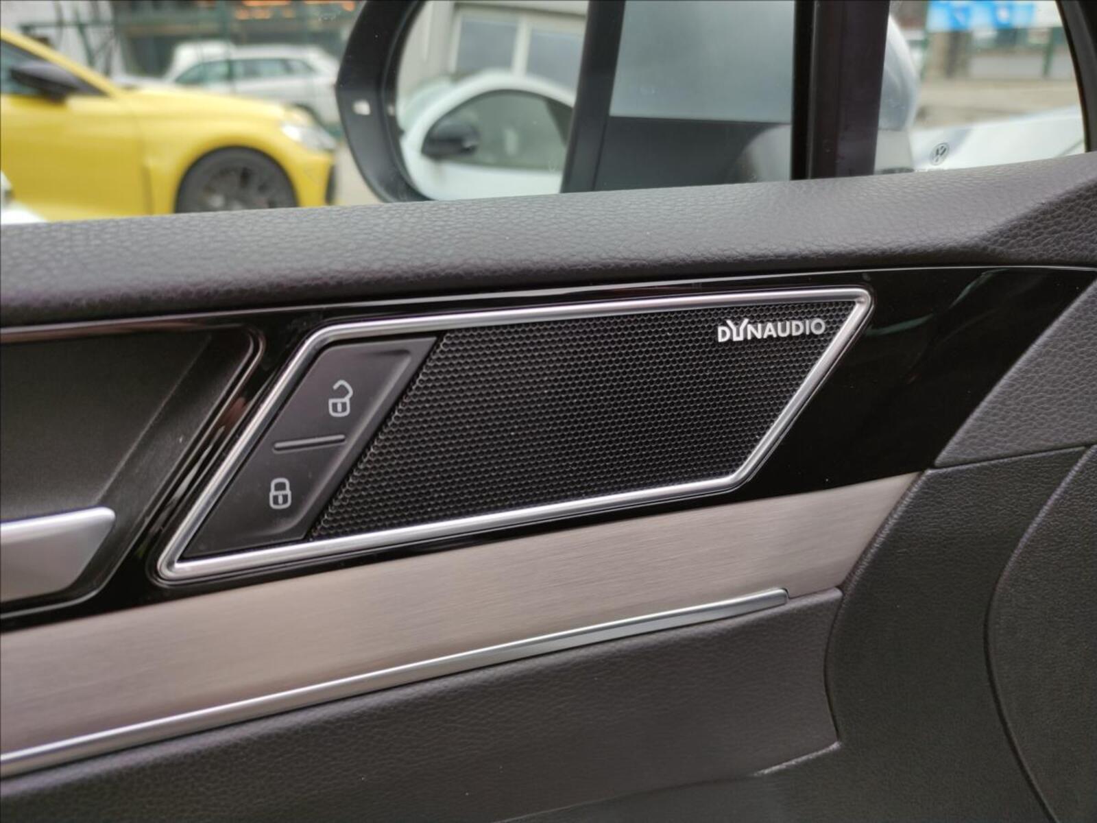 Volkswagen Passat 10