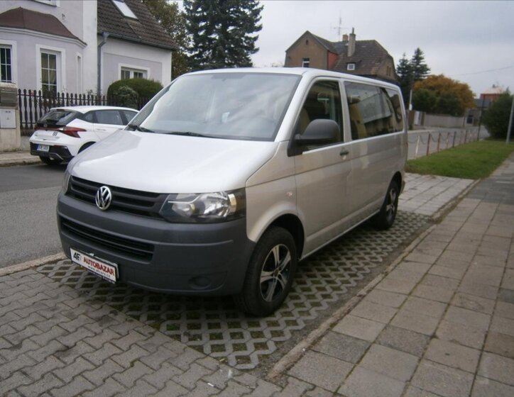 Volkswagen Caravelle Kombi 2,0 l 75 kw