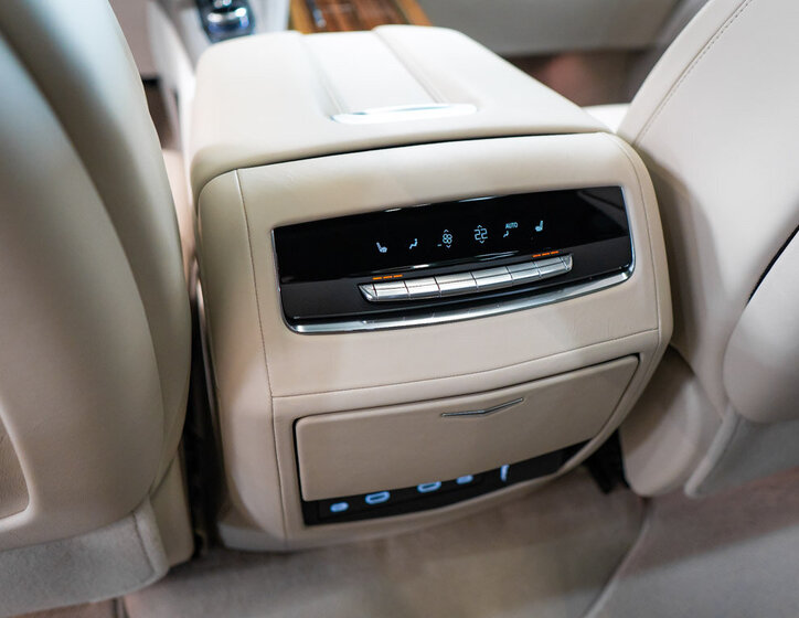 Cadillac Escalade 40