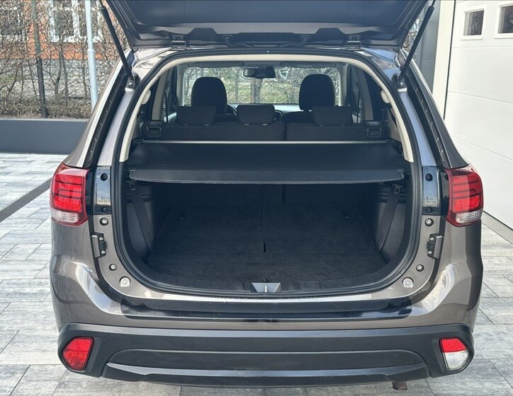 Mitsubishi Outlander SUV / Terénní 2,3 l 110 kw