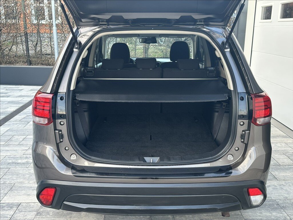 Mitsubishi Outlander SUV / Terénní 2,3 l 110 kw