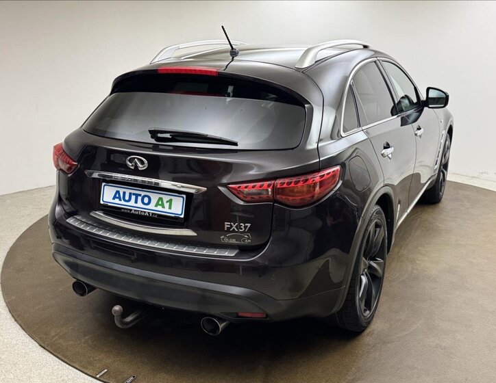 Infiniti FX37 4