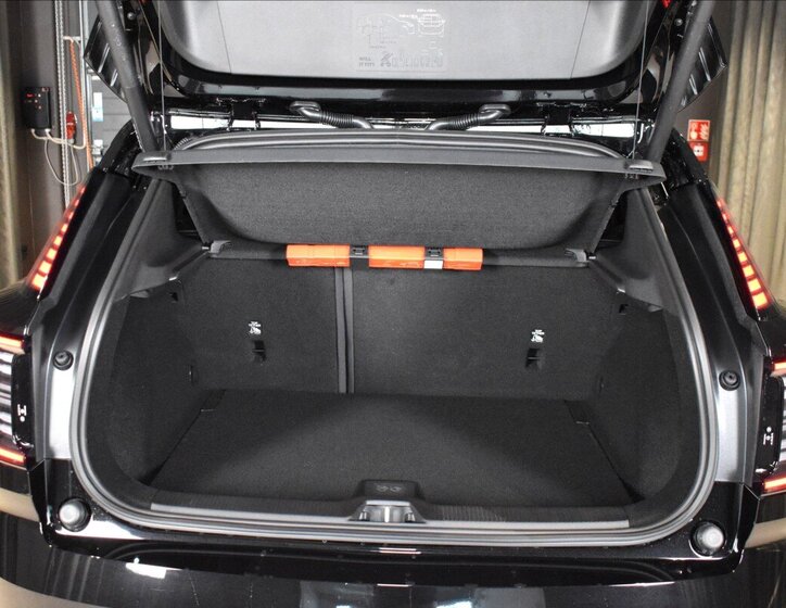 Volvo EX30 SUV / Terénní 0,0 315 kw