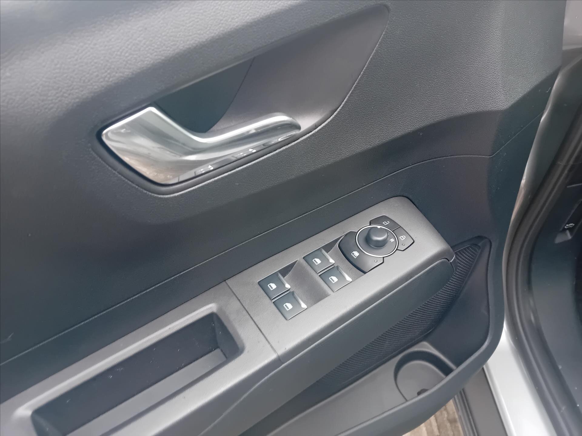 Ford Tourneo Courier MPV 999,0 92 kw