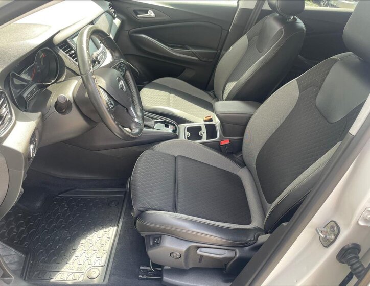 Opel Grandland X SUV / Terénní 2,0 l 130 kw