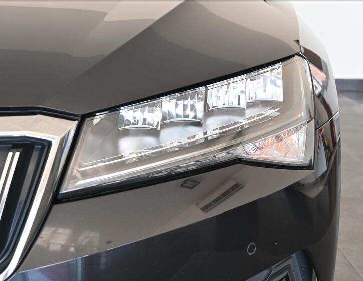 Škoda Superb 30