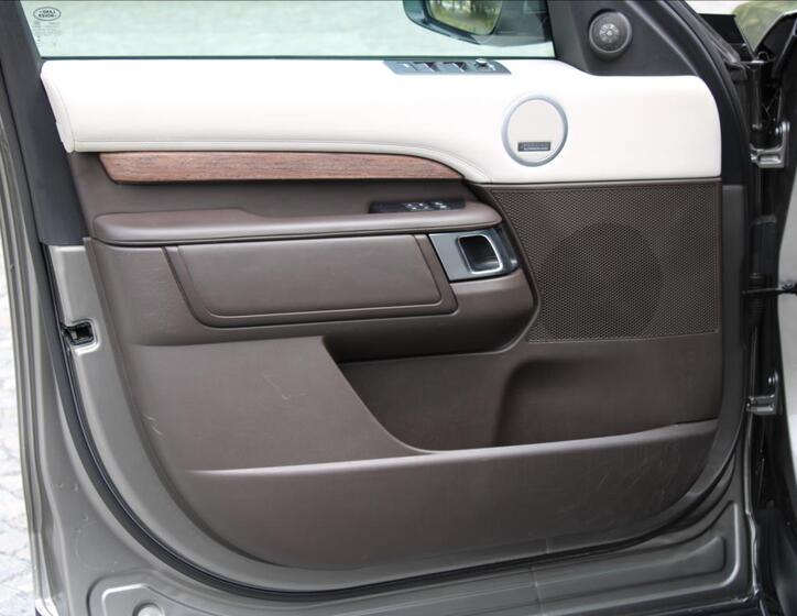 Land Rover Discovery 17