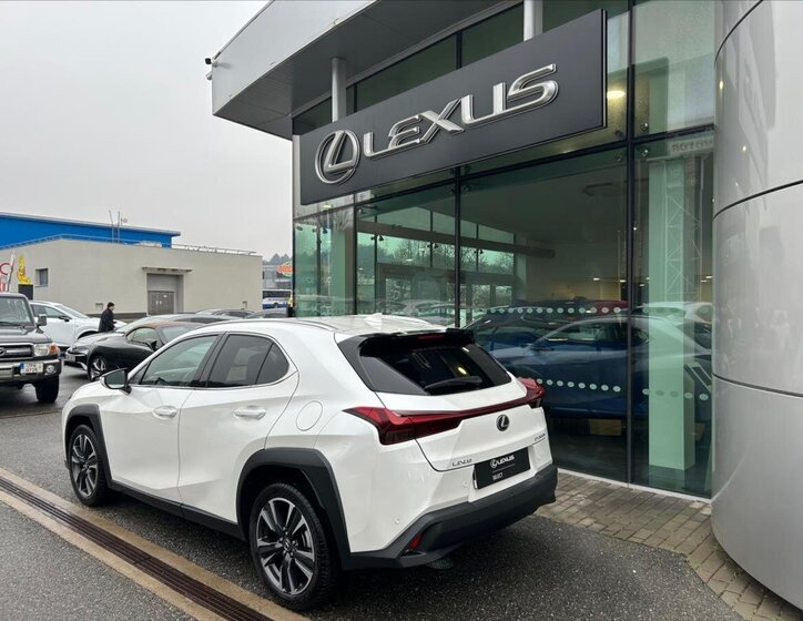 Lexus UX 300h SUV / Terénní 2,0 l 146 kw