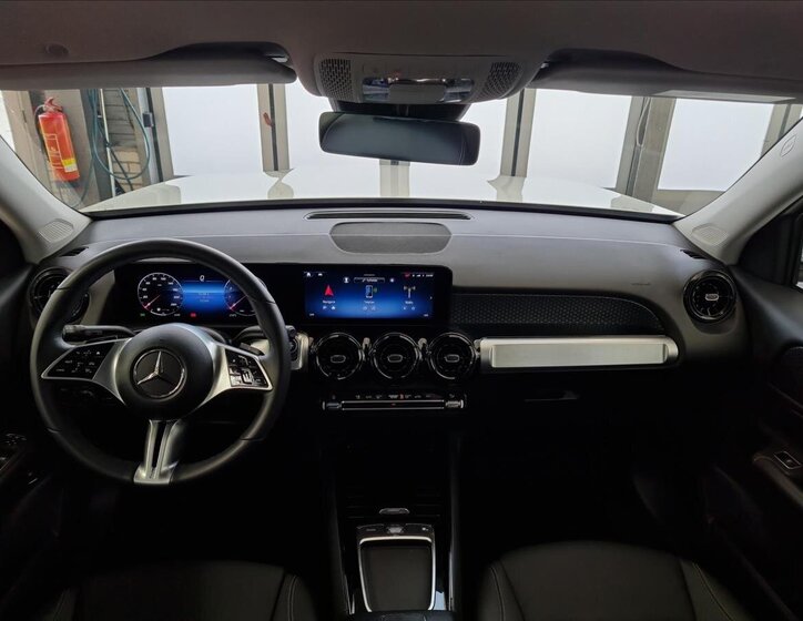 Mercedes-Benz GLB 13