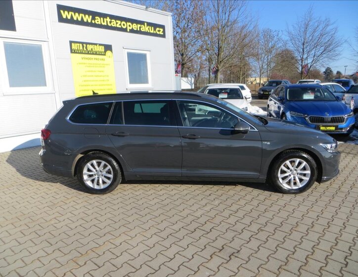 Volkswagen Passat Kombi 1,5 l 110 kw