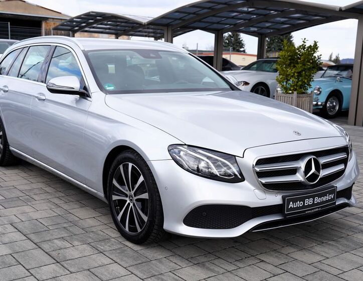 Mercedes-Benz Třídy E 8