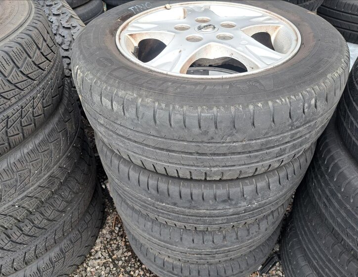 Nissan Almera Tino 47