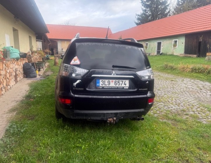 Mitsubishi Outlander 2