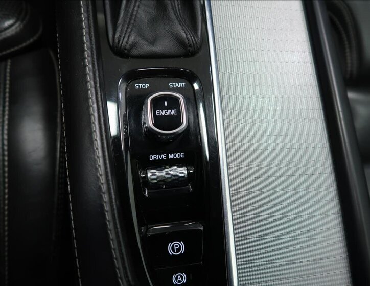 Volvo XC90 SUV 2,0 l 165 kw