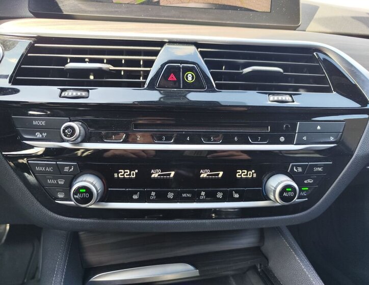 BMW Řada 5 Sedan / Limuzína 3,0 l 250 kw