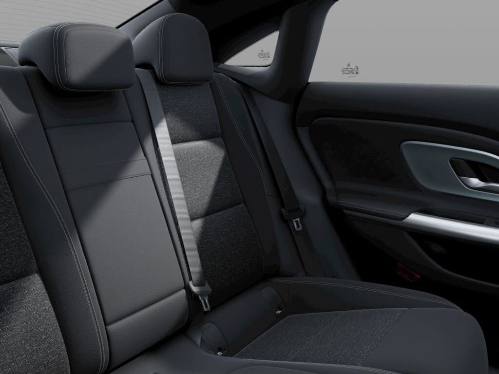 Mercedes-Benz CLA Sedan 1,5 l 142 kw