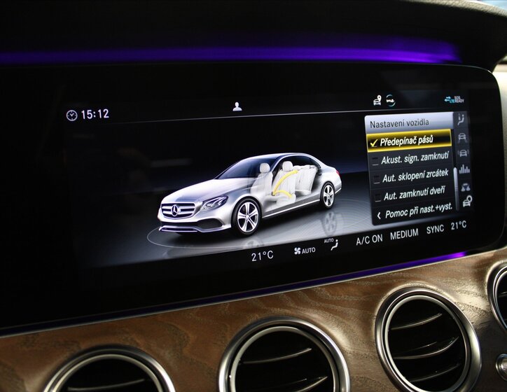 Mercedes-Benz Třídy E Sedan / Limuzína 1,6 l 118 kw