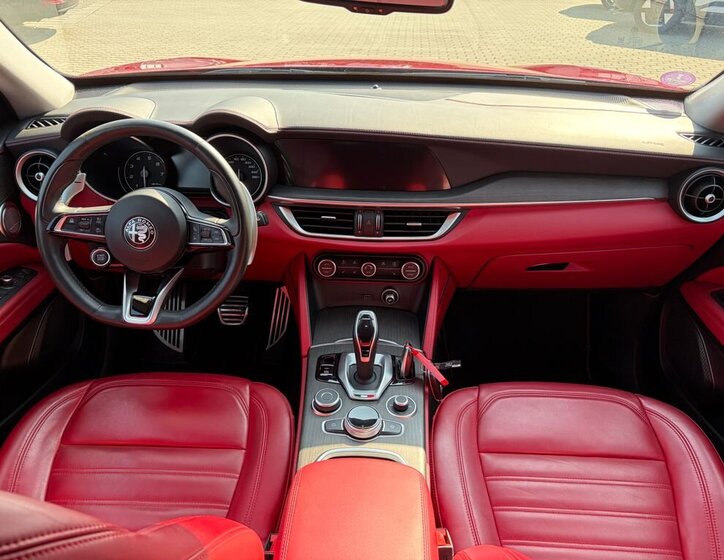 Alfa Romeo Stelvio SUV / Terénní 2,0 l 206 kw