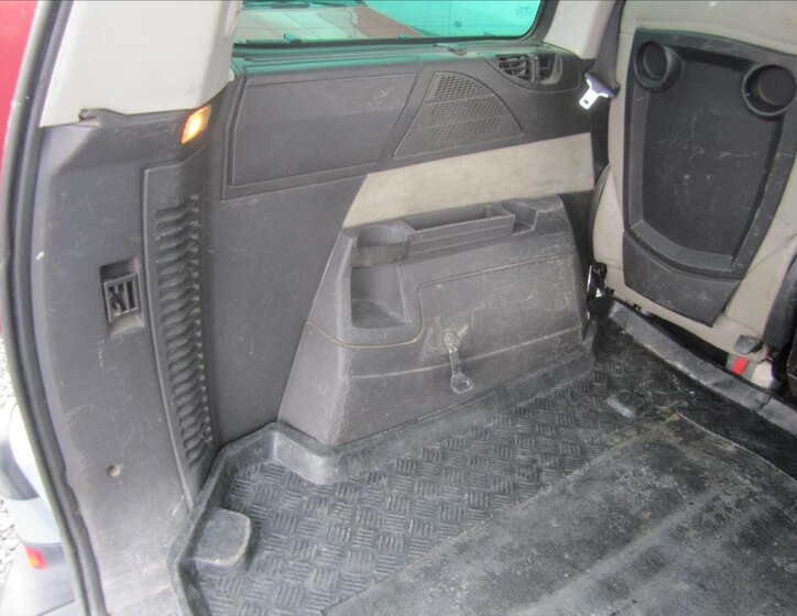 Peugeot 807 Kombi 2,2 l 94 kw