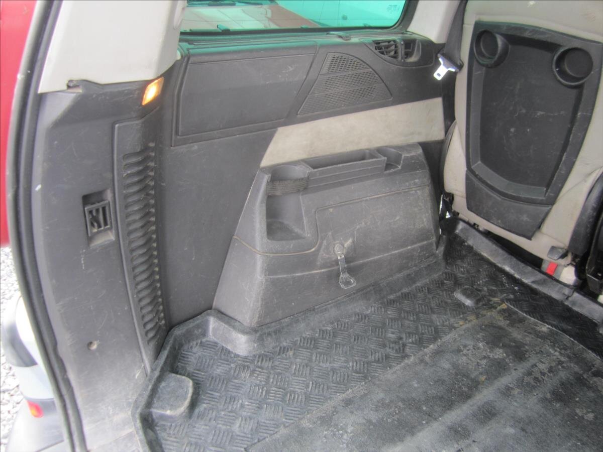 Peugeot 807 Kombi 2,2 l 94 kw