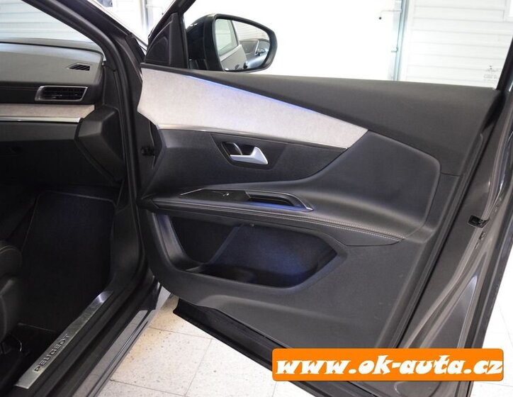 Peugeot 5008 MPV 1,5 l 96 kw