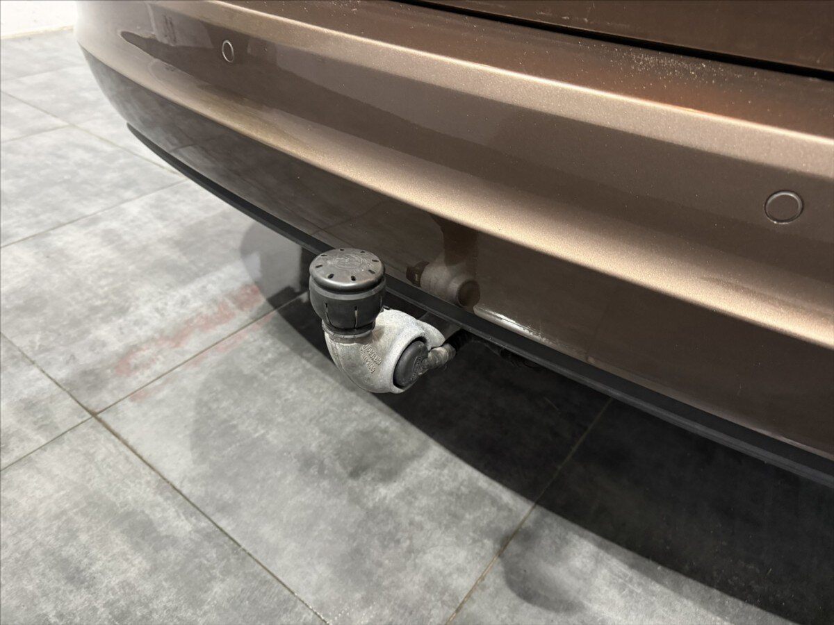 Volkswagen Sharan MPV 2,0 l 103 kw