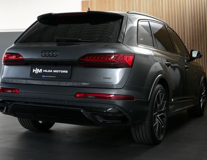 Audi Q7 4