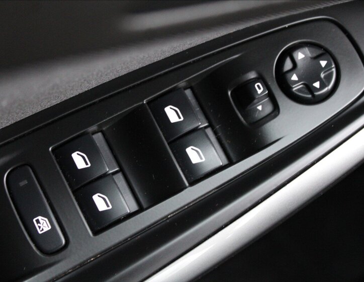 Opel Grandland X SUV 1,2 l 96 kw