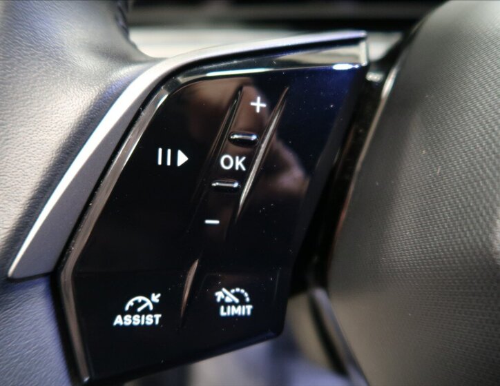 Peugeot 3008 SUV 1,2 l 100 kw