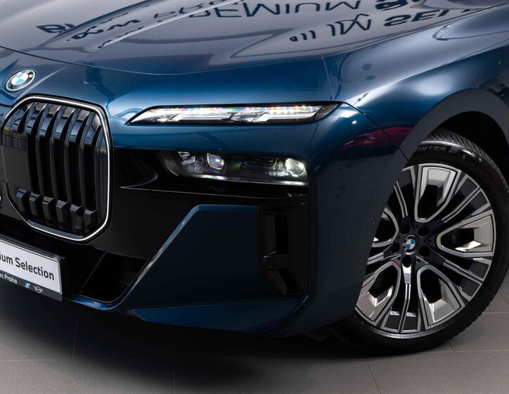 BMW i7 7