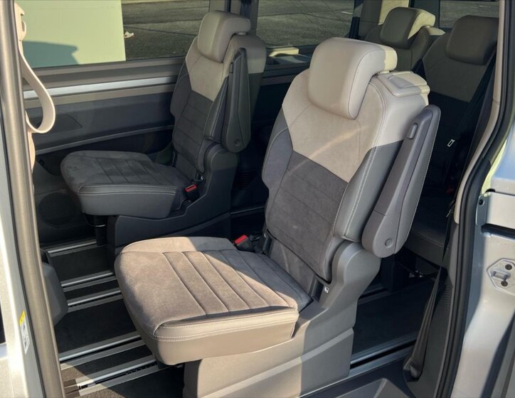 Volkswagen Multivan 13