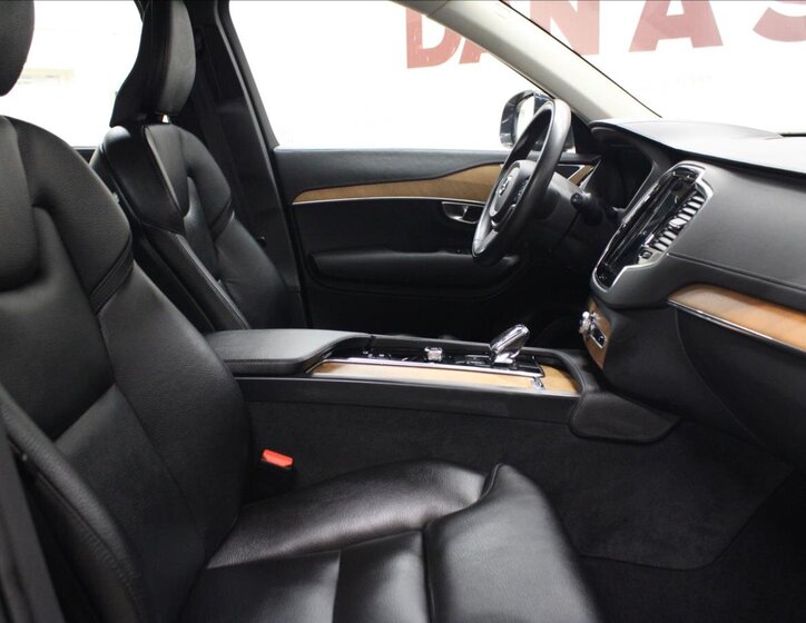 Volvo XC90 SUV 2,0 l 173 kw