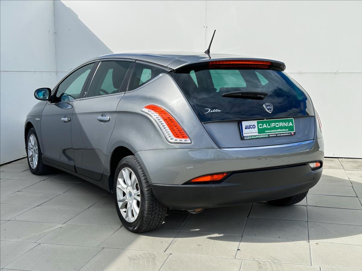 Lancia Delta Hatchback 1,6 l 88 kw