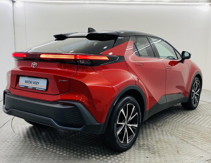 Toyota C-HR 2