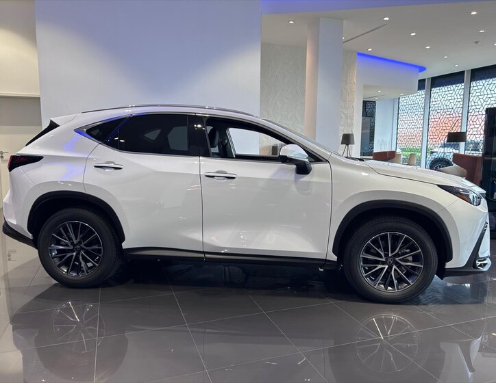 Lexus NX 350h SUV / Terénní 2,5 l 146 kw