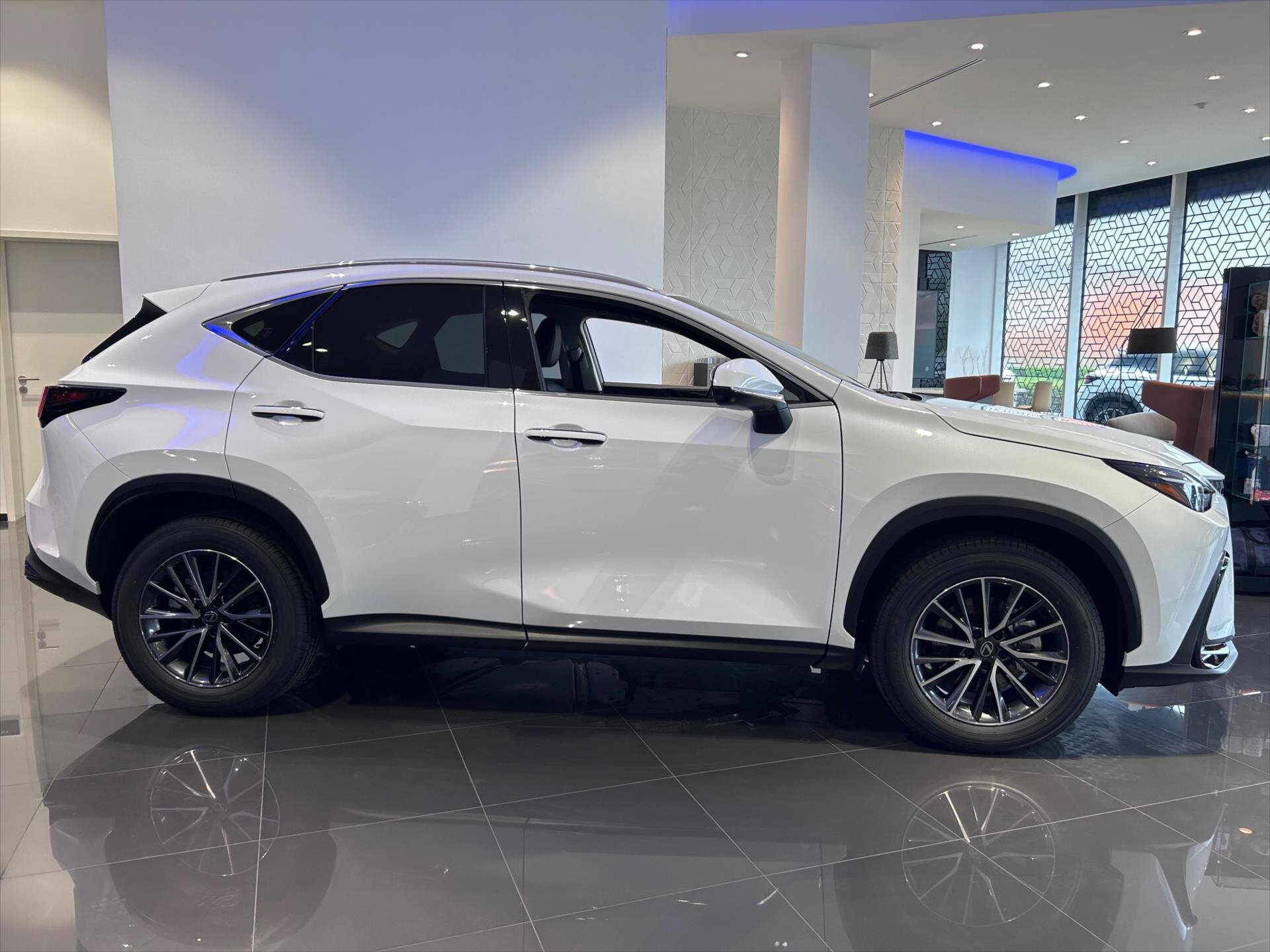 Lexus NX 350h SUV / Terénní 2,5 l 146 kw