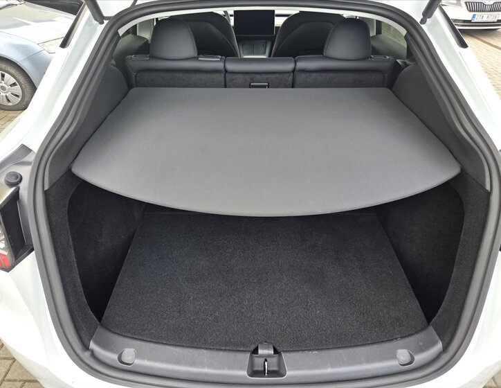 Tesla Model Y SUV / Terénní 0,0 378 kw
