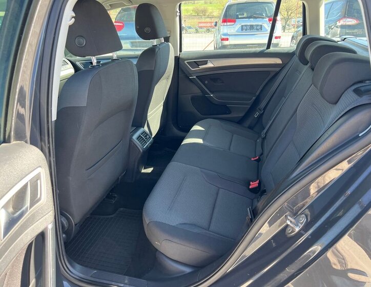 Volkswagen Golf Kombi 1,6 l 77 kw