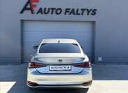 Lexus ES 300h Sedan / Limuzína 2,5 l 131 kw