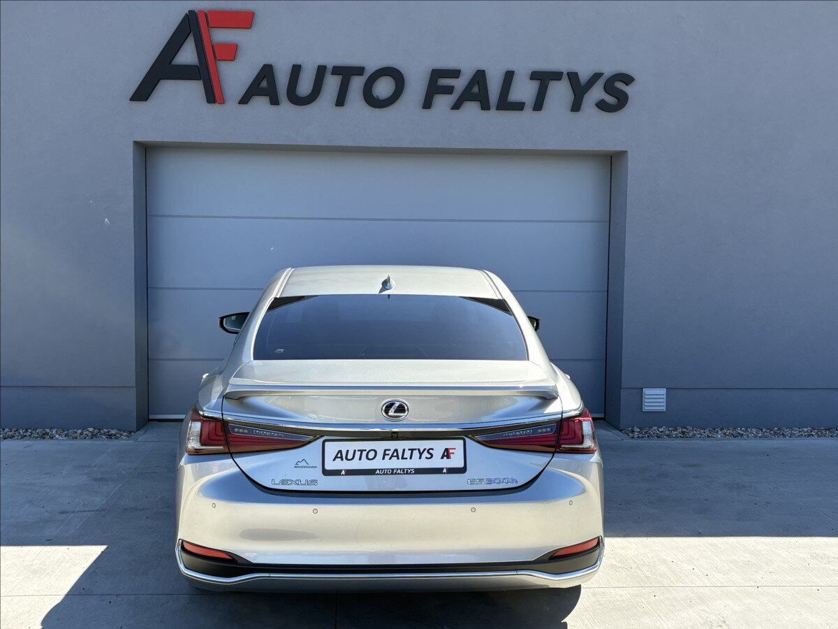 Lexus ES 300h Sedan / Limuzína 2,5 l 131 kw