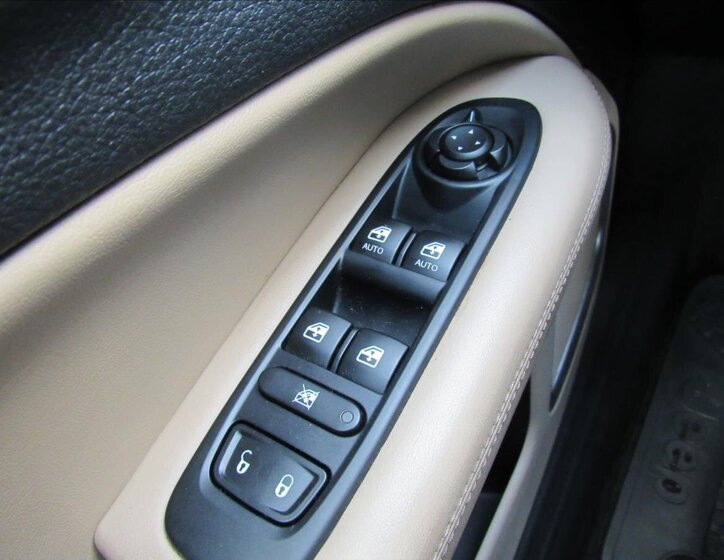 Jeep Compass SUV 1,4 l 103 kw