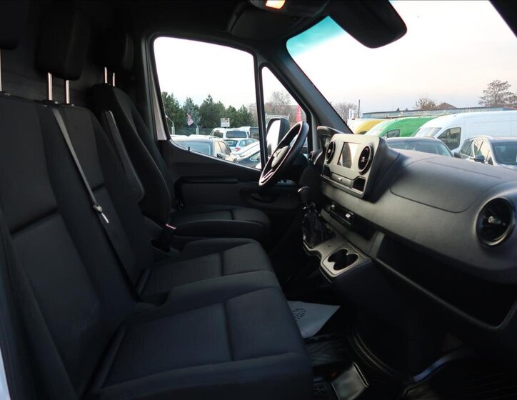 Mercedes-Benz Sprinter 13