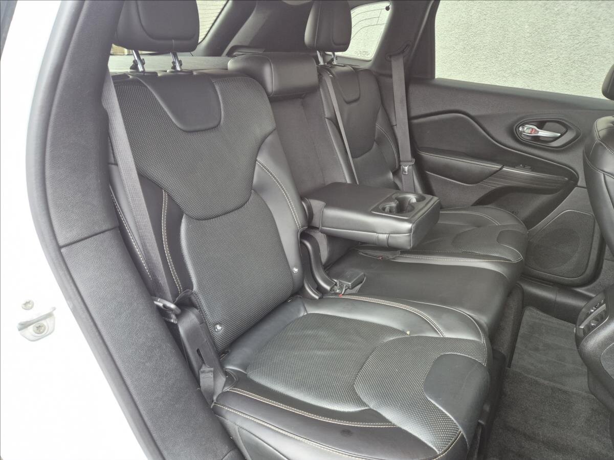 Jeep Cherokee SUV 2,2 l 147 kw