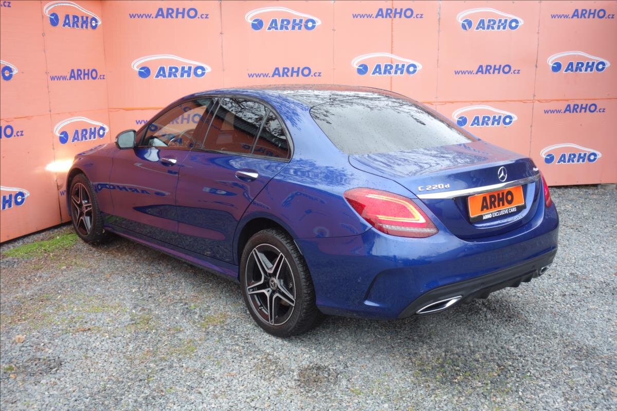 Mercedes-Benz Třídy C Sedan / Limuzína 2,0 l 143 kw
