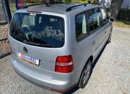Volkswagen Touran 8