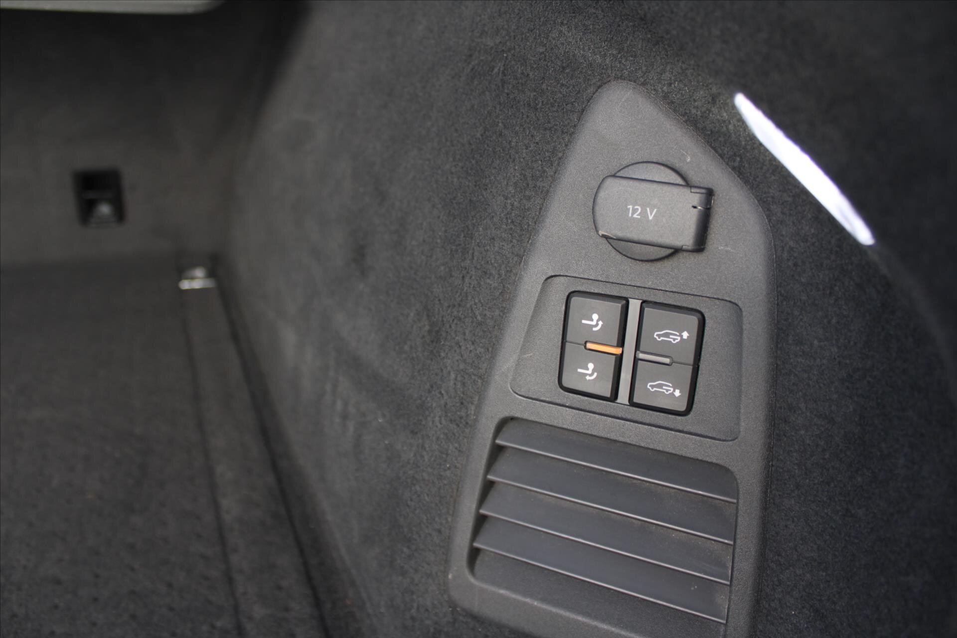 Volkswagen Touareg SUV / Terénní 3,0 l 170 kw