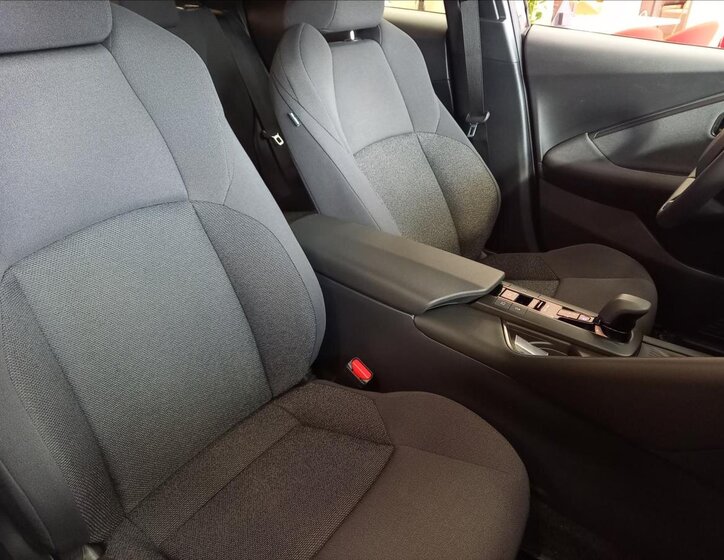 Toyota C-HR SUV 1,8 l 103 kw