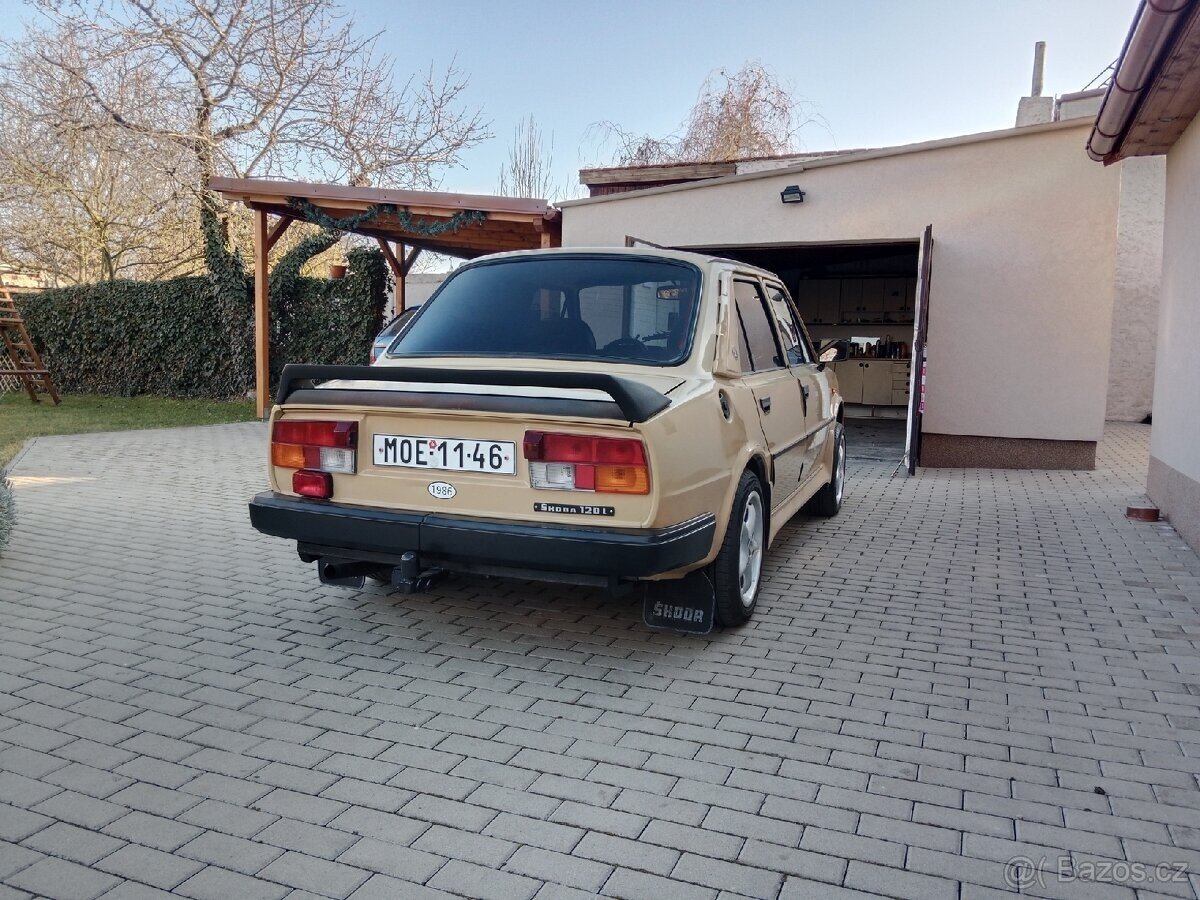 Škoda 120 Sedan / Limuzína 0,0 0