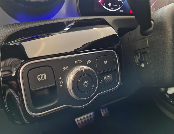 Mercedes-Benz CLA 11