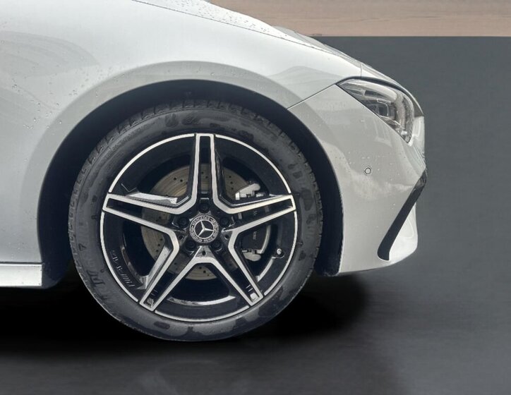 Mercedes-Benz CLA Sedan / Limuzína 1,5 l 120 kw